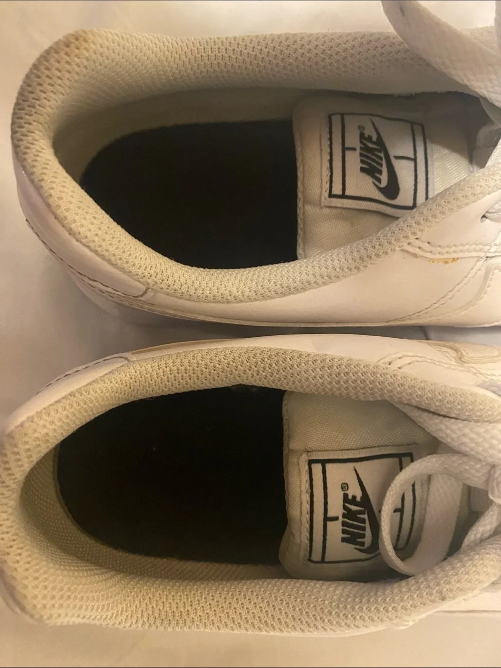 Nike Men's White Low-Top Leather Sneakers